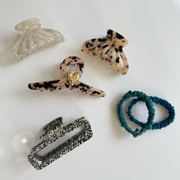 Hair Accessory Bundle 🤍 - Picture 2 of 5